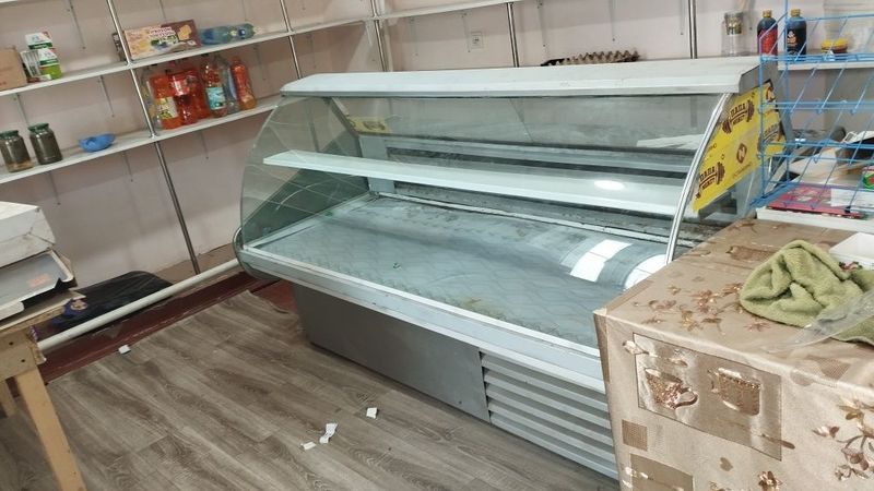 Витринный холодильник сотилади Витринный холодильник сотилади