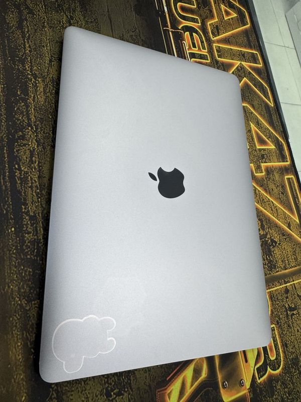 Macbook Pro i5 8/256 13.3inch 4K Macbook Pro i5 8/256 13.3inch 4K