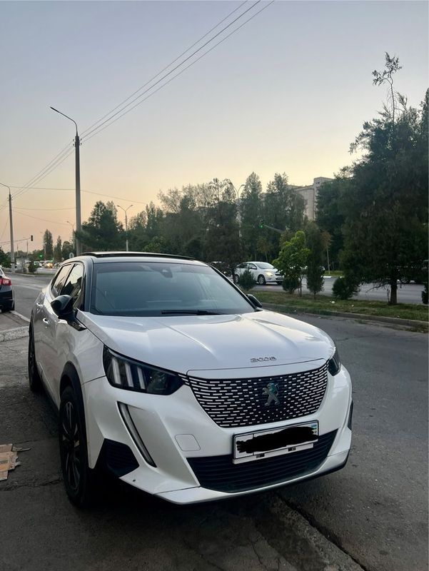 Peugeot e- 2008 ev электрокроссовер