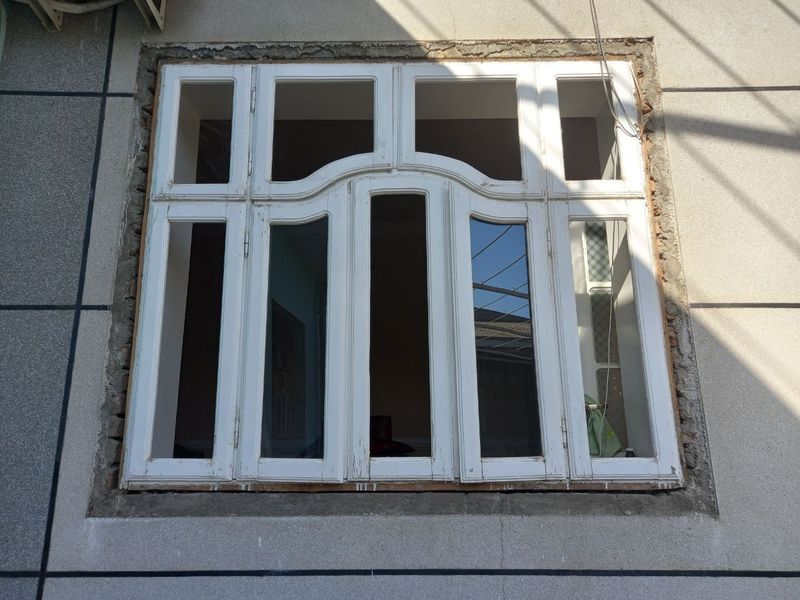 Eshik va derazalar sotiladi Eshik va derazalar sotiladi