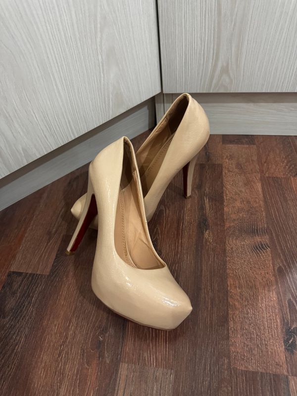 Tufli xolati yaxshi razmer 39 Tufli xolati yaxshi razmer 39