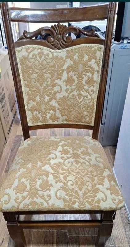 Продаются стулья для гостиной