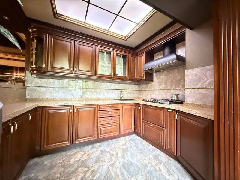 Продажа квартира на ц-4 рынок алайский 4/3/4 кирпичный дом Продажа квартира на ц-4 рынок алайский 4/3/4 кирпичный дом