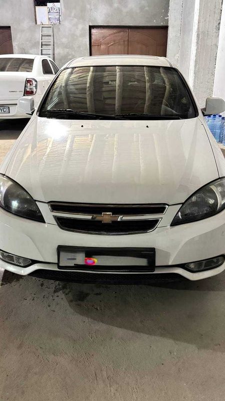 Срочно продаётся Gentra, белый, автомат, год 2018, пробег 139000, бенз