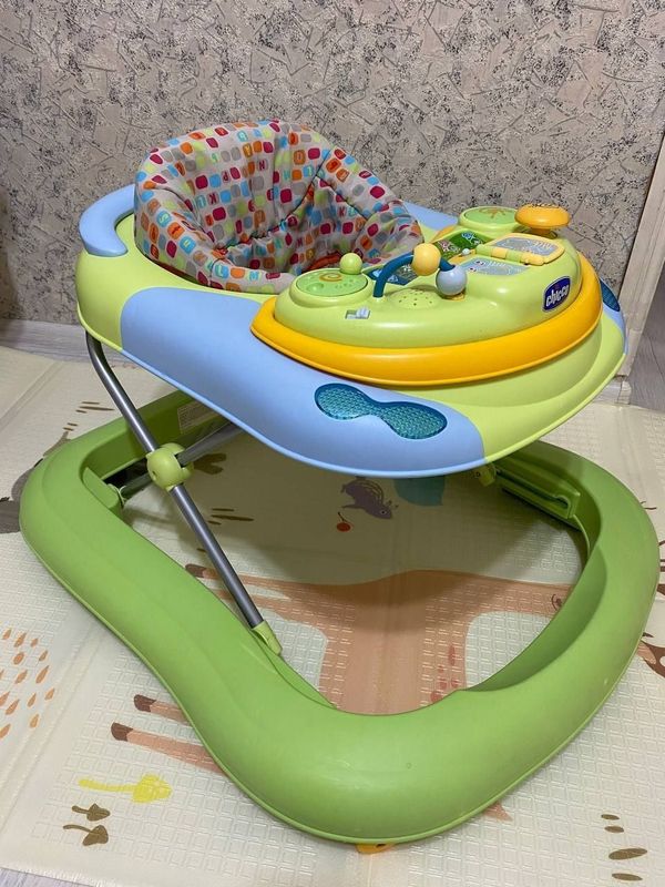 Ходунки chicco продаются Ходунки chicco продаются