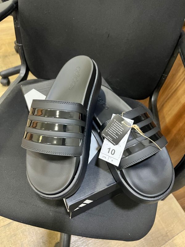 Фирменные шлепки adidas Фирменные шлепки adidas