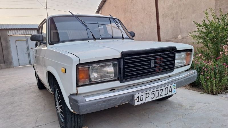 Vaz 2107 sotiladi Vaz 2107 sotiladi