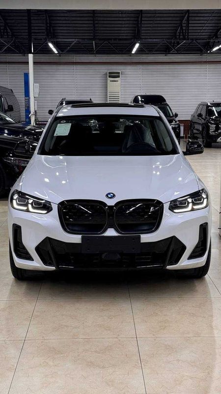 Продаю BMW IX3 2023 года