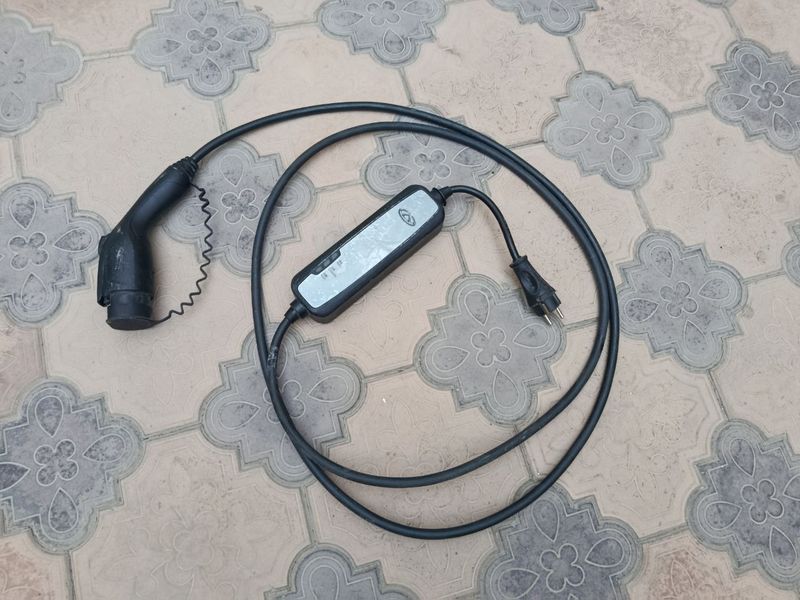 Elektromobil uchun zaryadnik Original Elektromobil uchun zaryadnik Original