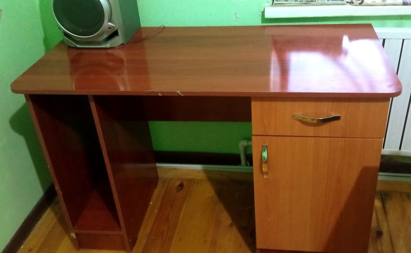 Дарс килиш учун стол ,