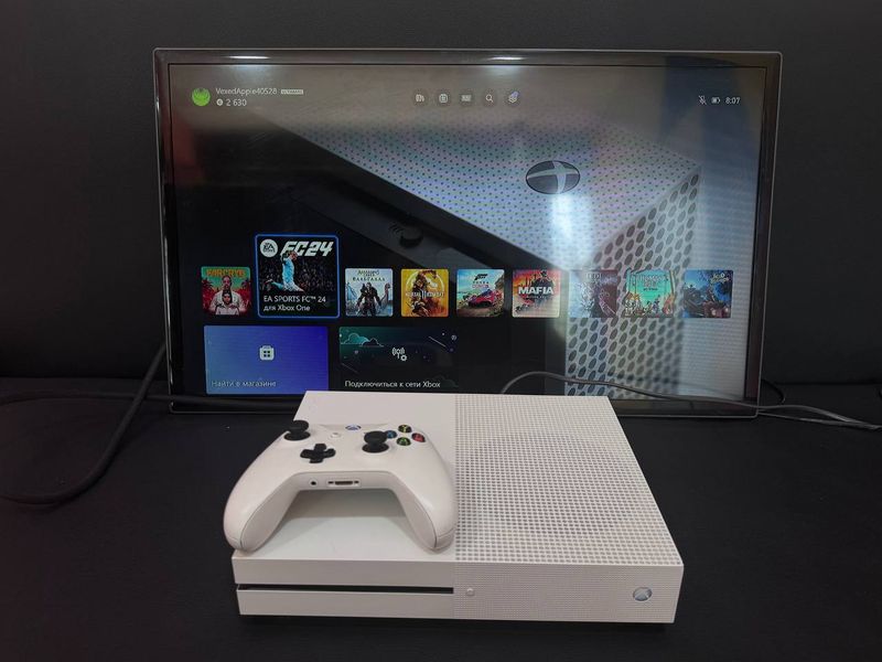 Продается Игровой Консоль X-Box one S Продается Игровой Консоль X-Box one S