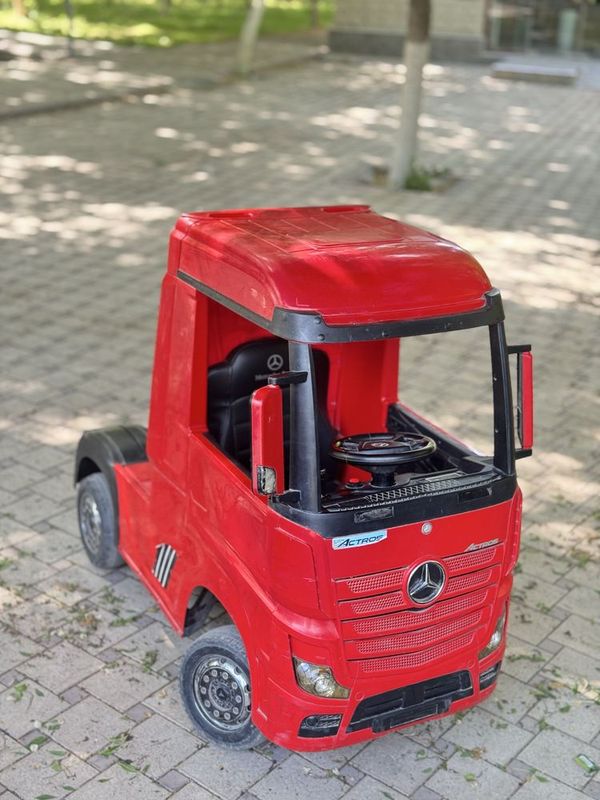 Bolalar mashinasi fura holati yangidek sotiladi 2ta pult bn akumlator+ Bolalar mashinasi fura holati yangidek sotiladi 2ta pult bn akumlator+