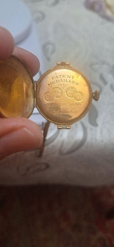 Продается антикварные золотые часы 1896 года Женева Продается антикварные золотые часы 1896 года Женева