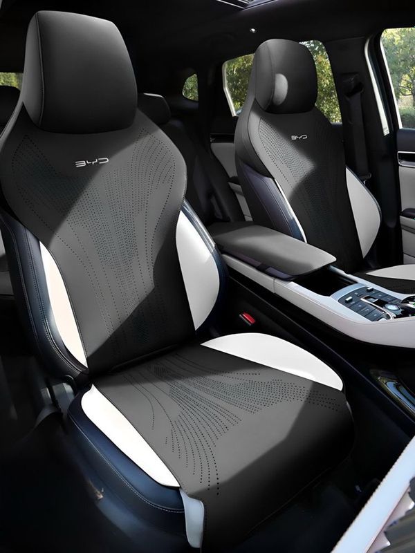 Авточехол BYD, качественный, легко моющий, красивый и стильный.