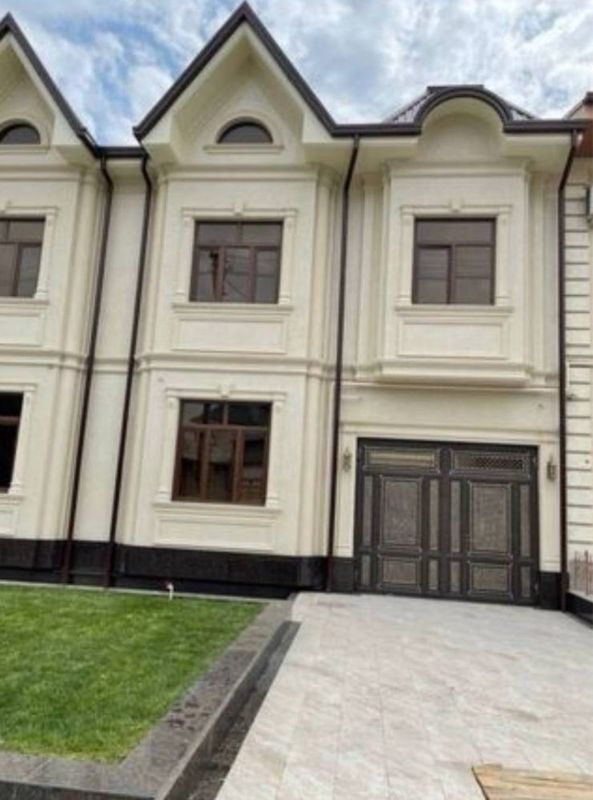 Слается Яккасарайский р-н шикарный большой дом Слается Яккасарайский р-н шикарный большой дом
