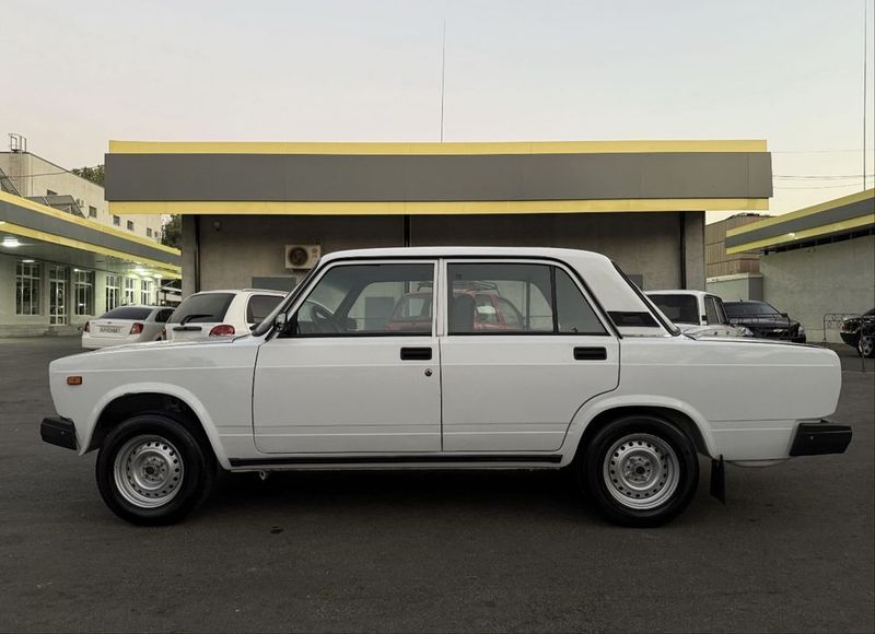 Vaz 2107 sotiladi 2005 yil