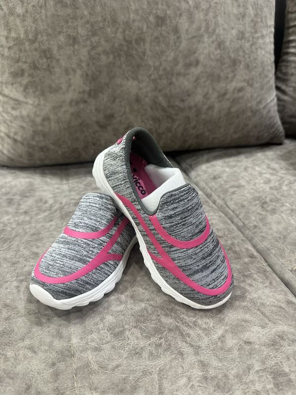 Obuv skechers dlya devochek