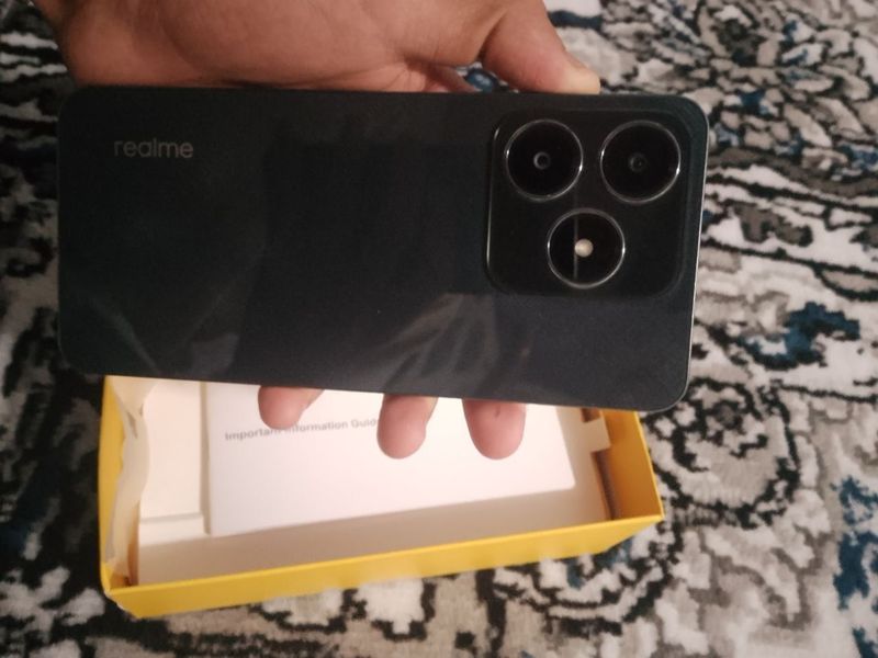 Realme C61 srochno sotiladi 800min Realme C61 srochno sotiladi 800min