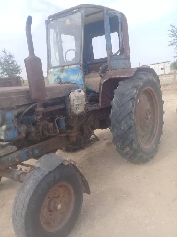 Traktor traktor. Traktor traktor.