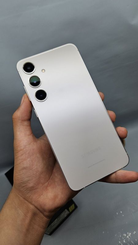 Samsung. S24+ 5G Samsung. S24+ 5G