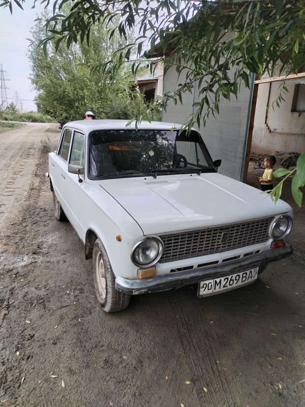 Vaz 011 sotiladi