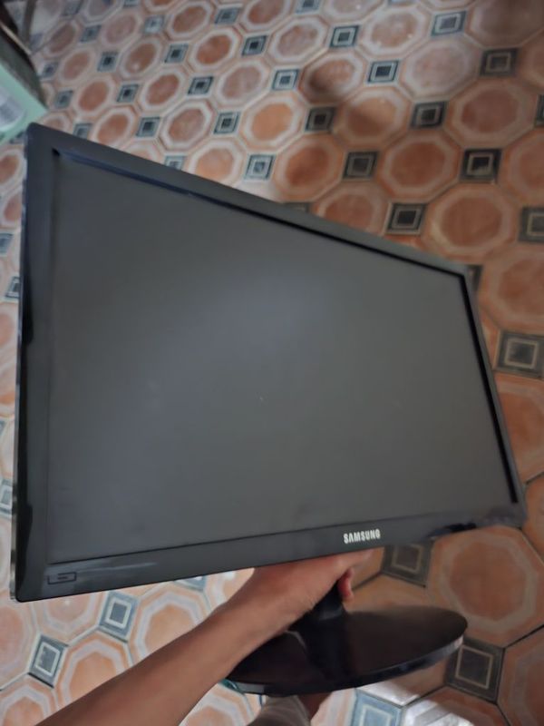 Samsung monitor. Samsung monitor.
