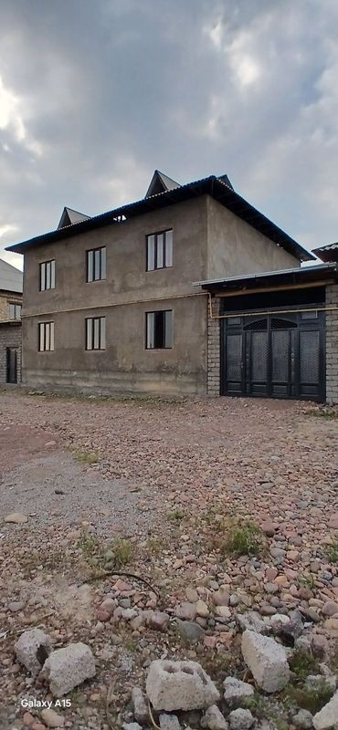 Yangi deska 2 qavat 8 xonali uy
