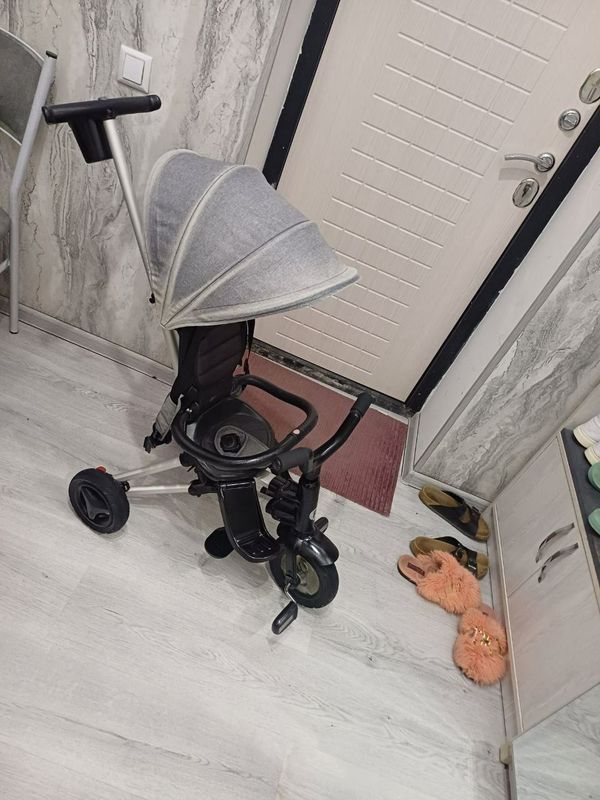 Продаётся фирменный складной велоколяска