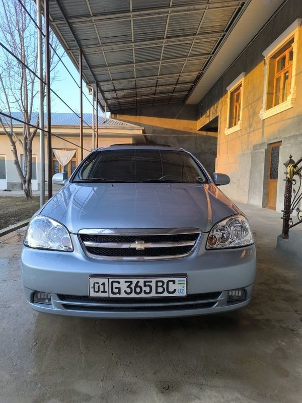 Lacetti avtomat sotiladi 2013 yil 174 000 yurgan