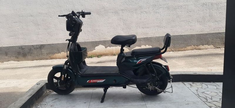 Sukuter sotiladi Sukuter sotiladi
