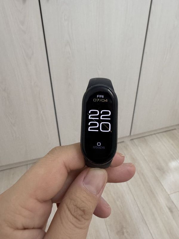 Продам Mi Band 8 Продам Mi Band 8