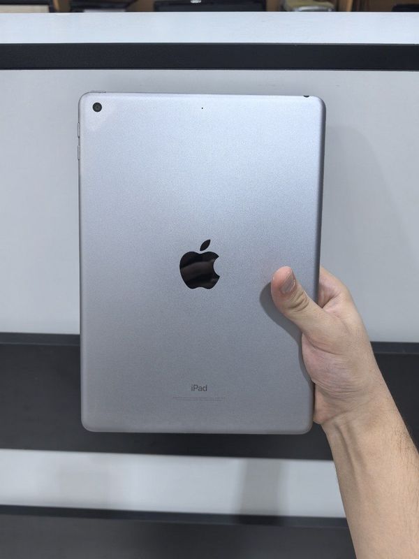 Ipad Generation 5 / 128 GB wifi Ipad Generation 5 / 128 GB wifi