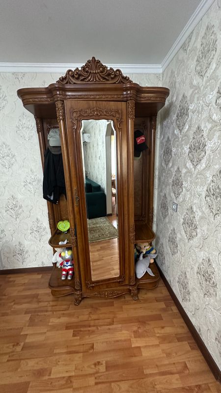 Продается прихожка . Цена 2млн сум Продается прихожка . Цена 2млн сум