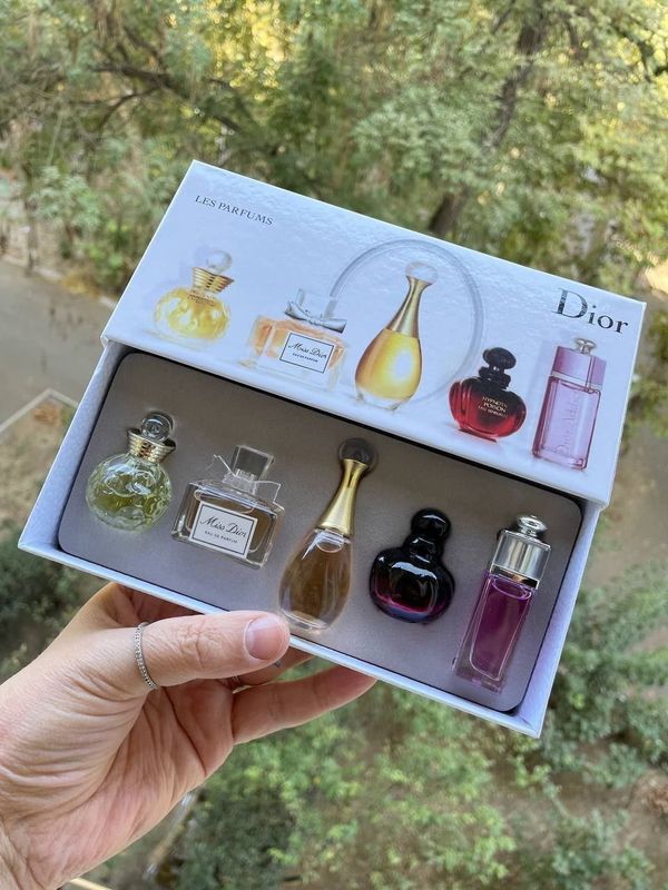Dior atir nabor jenskiy