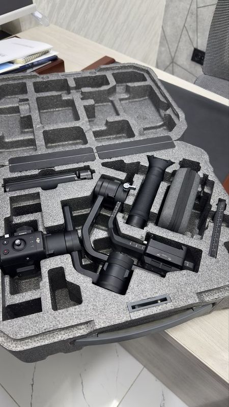 Dji Ronin S очень мало пользовался, в идеальном состоянии Dji Ronin S очень мало пользовался, в идеальном состоянии