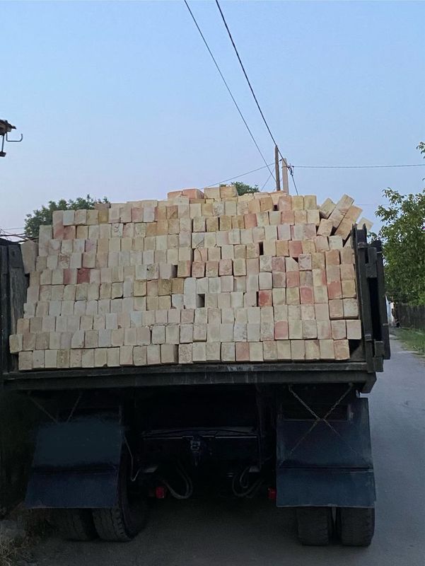 Продажа/Доставка жженных кирпичей в наличии Продажа/Доставка жженных кирпичей в наличии
