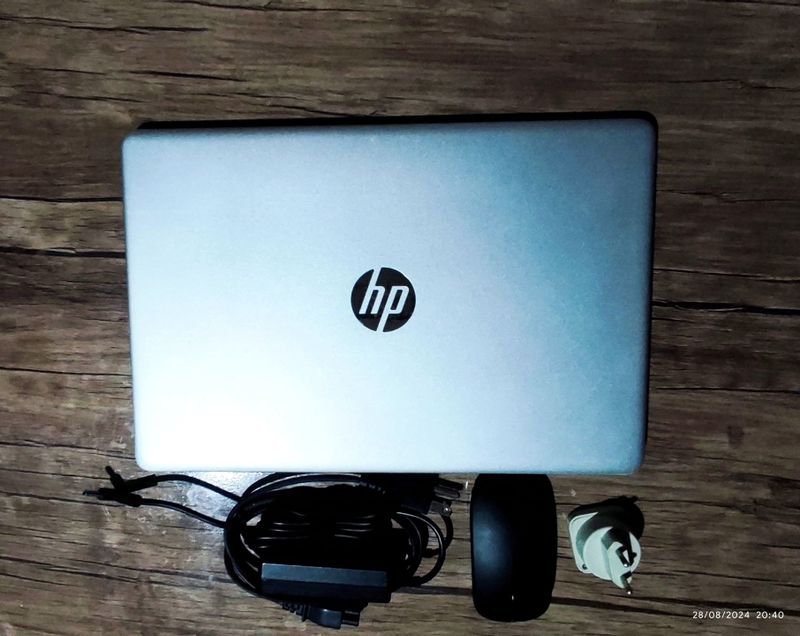 HP Laptop Intel Core-i3 8/256 SSD