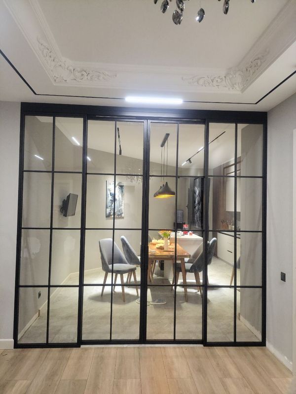 Стеклянные раздвижные перегородки в стиле лофт. Loft naves va perila.