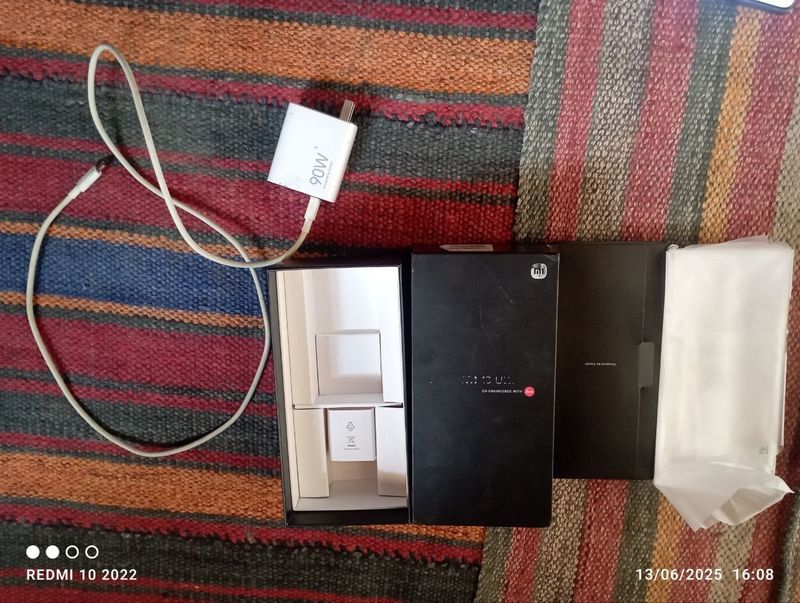 Xiaomi 13 ultra 16 512tali tel edeal pul kerak sotiladi