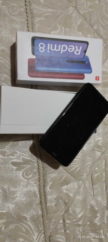 Продаётся Xiaomi Mi8 4/64Gb в отличном состоянии + бесплатный бонус