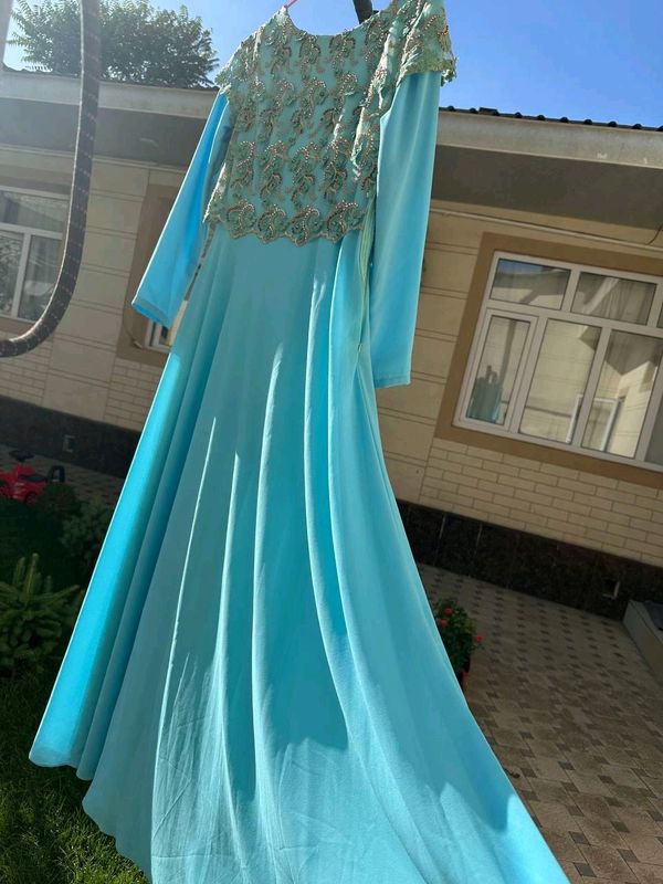 1 marta kiyilgan 200.000 S/M razmer 1 marta kiyilgan 200.000 S/M razmer