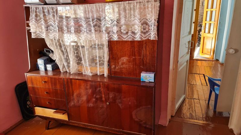Сервант б.у советский в среднем состоянии Сервант б.у советский в среднем состоянии