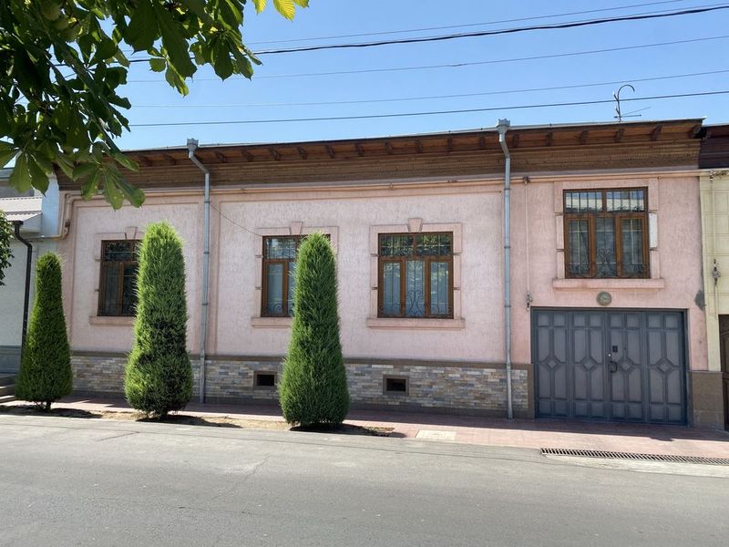 Продаеться дом в Якка Сарайском районе Мукумий махаля. Продаеться дом в Якка Сарайском районе Мукумий махаля.