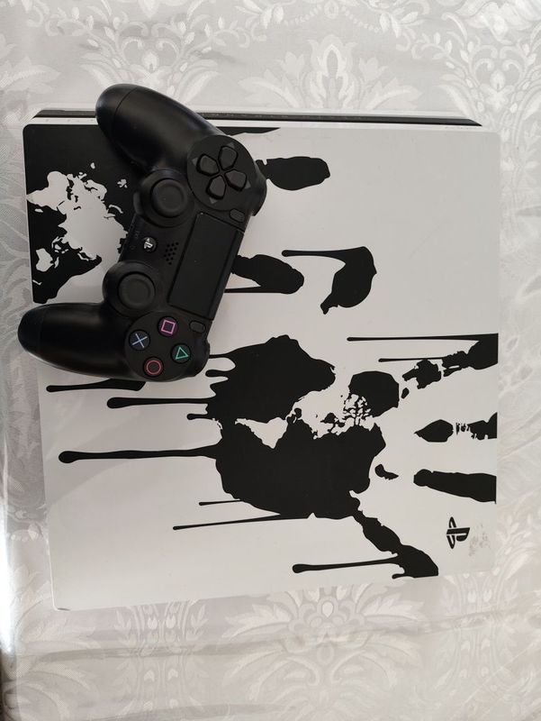 Продам playstation 4 pro Limited Edition 1TB Продам playstation 4 pro Limited Edition 1TB