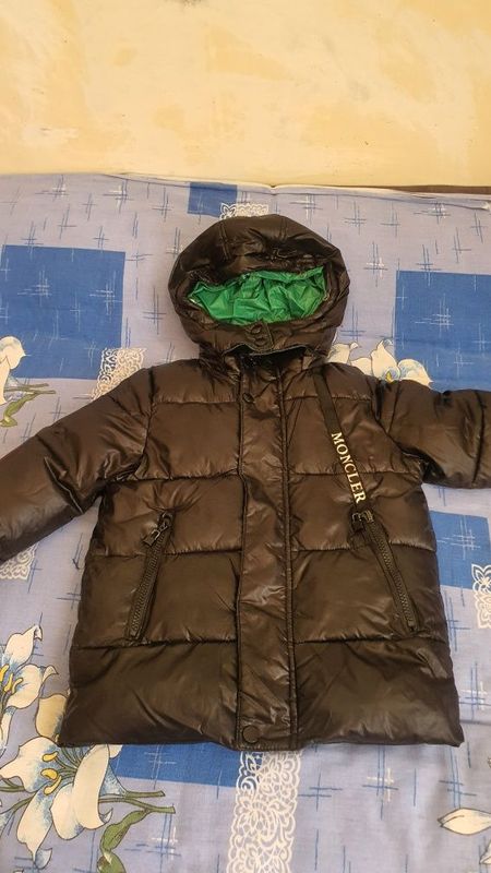 Куртка зимняя на 4, 5 лет.