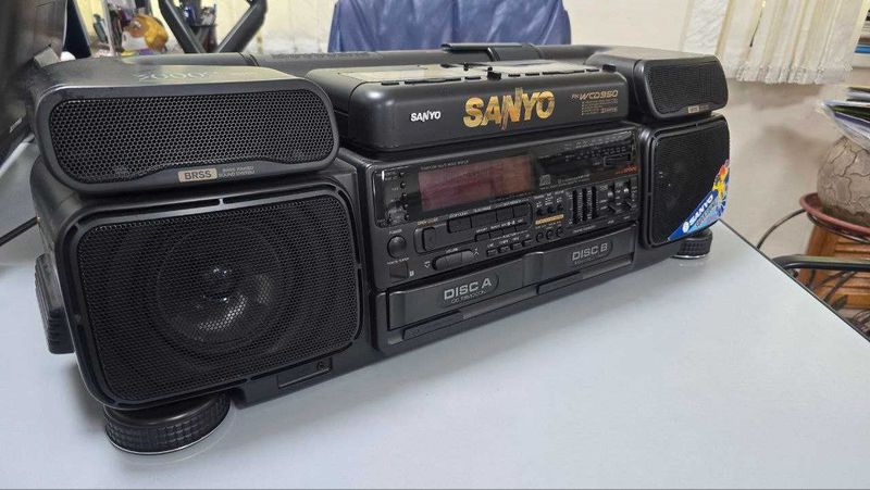 Продается кассетная магнитола SANYO PHWCD950 Продается кассетная магнитола SANYO PHWCD950