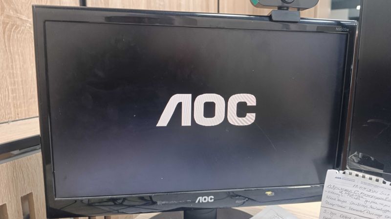Kompyuter monitori sotiladi kameralar uchun qulay Kompyuter monitori sotiladi kameralar uchun qulay