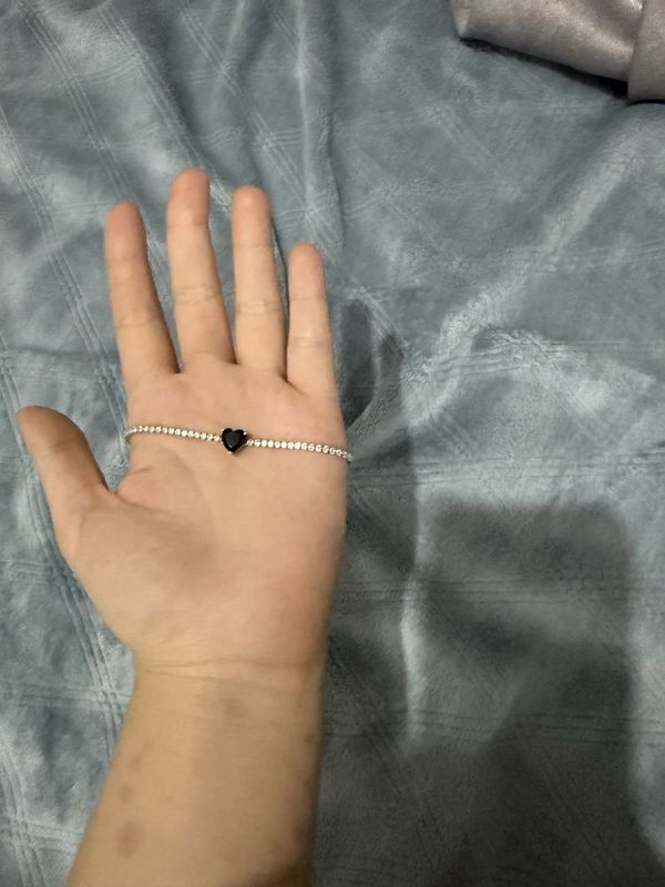 Серебряный браслет 925 пробы с чёрным сердцем Серебряный браслет 925 пробы с чёрным сердцем