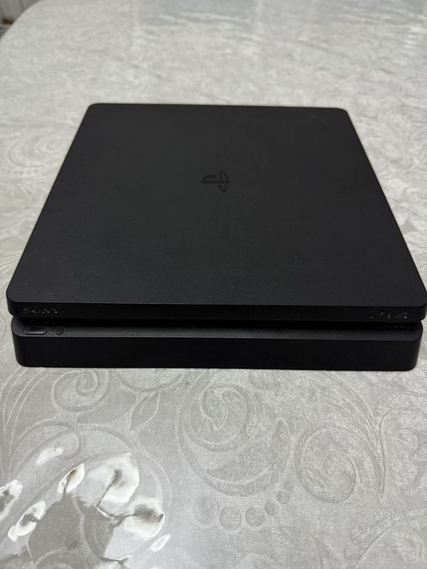 playstation 4 slim,2 ta gamepad,top uyinlari bor playstation 4 slim,2 ta gamepad,top uyinlari bor