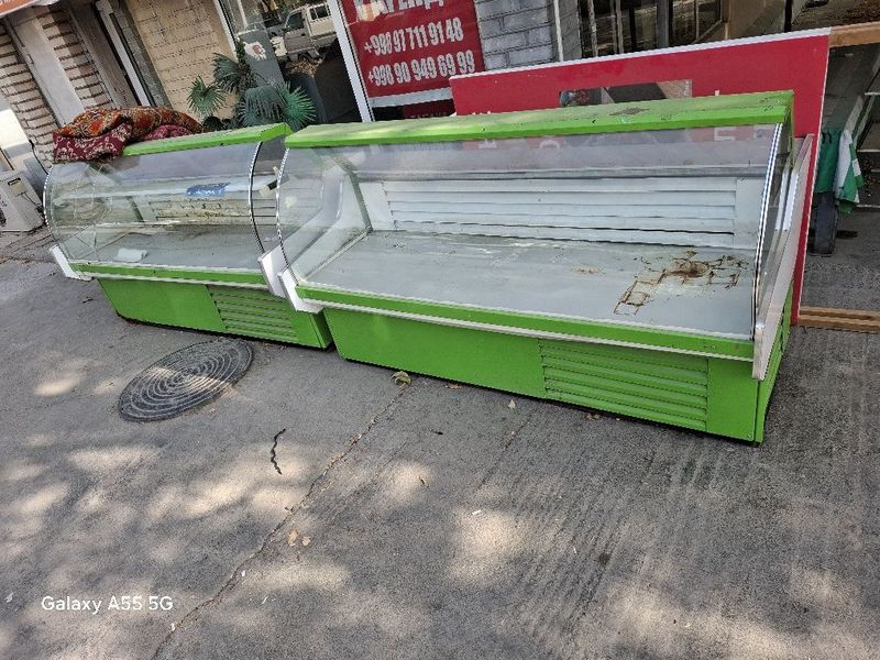 Витрина холодилник